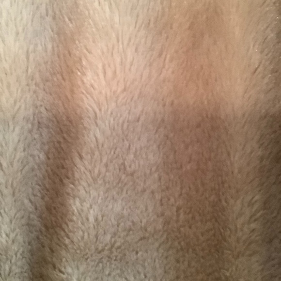 Cute quilted fall vest with soft furry lining. - Picture 3 of 6